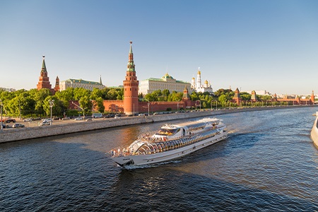 Boat tour in Moscow